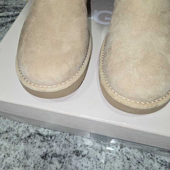 UGG Women Boots - Picture 6 of 6